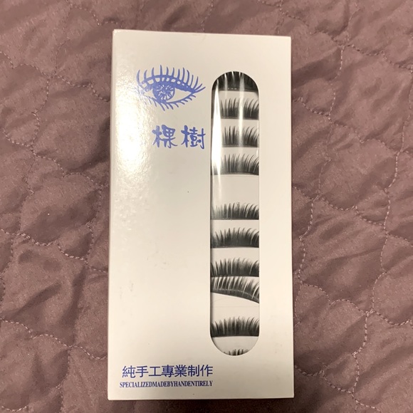False Eyelashes Set of 8- Pack of 10 Eyelashes/5 Pairs - Picture 4 of 9